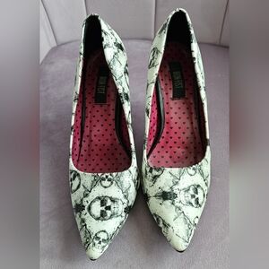 Iron Fist Size 7 Heels - Black and White Skulls